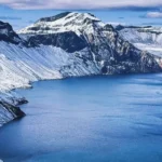 Hồ Thiên Đường trên đỉnh núi Trường Bạch phủ tuyết trắng xóa, Trung Quốc