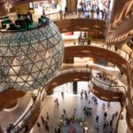 Hình ảnh bên trong trung tâm mua sắm sầm uất ở Hồng Kông