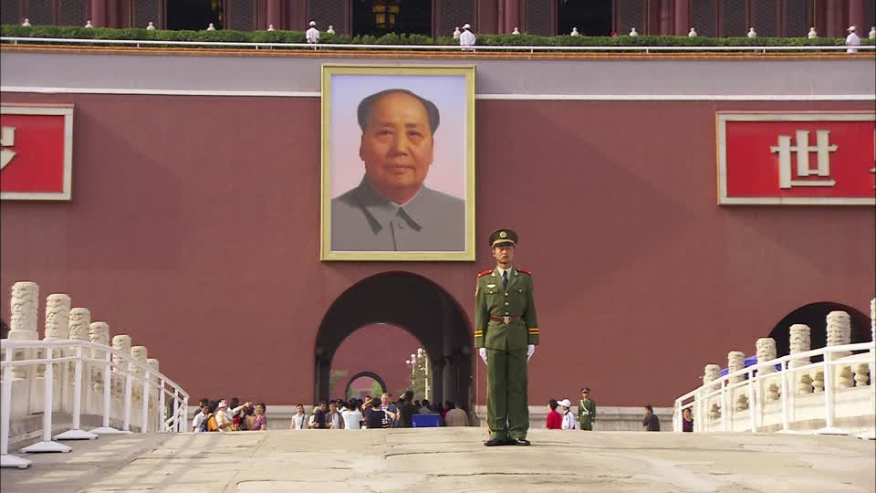 alt text: Bức chân dung Chủ tịch Mao Trạch Đông tại Quảng Trường Thiên An Môn