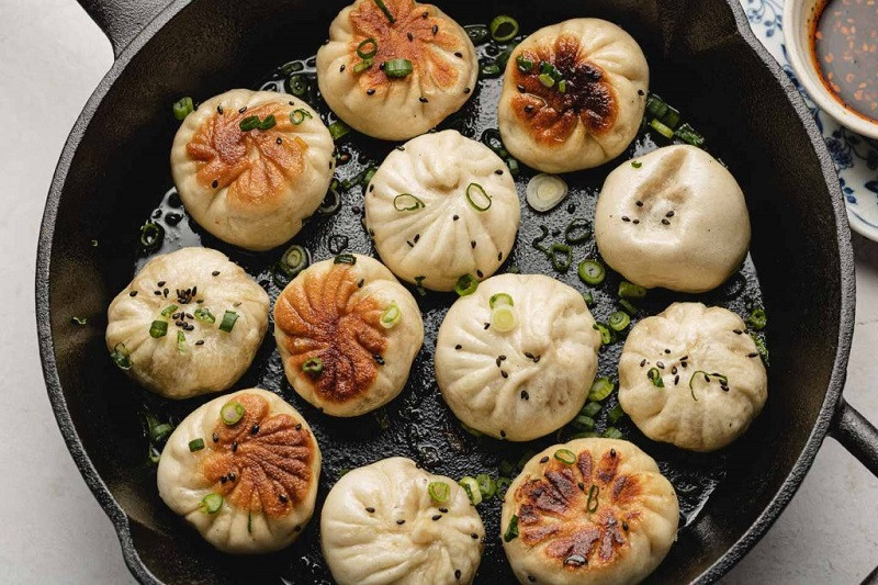 Bánh bao chiên vàng ươm, thơm ngon khó cưỡng