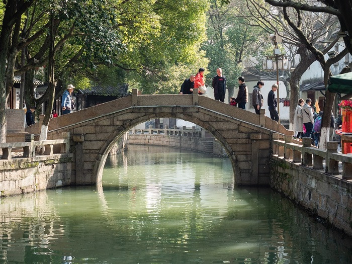 Cầu đá cổ kính tại Đồng Lý