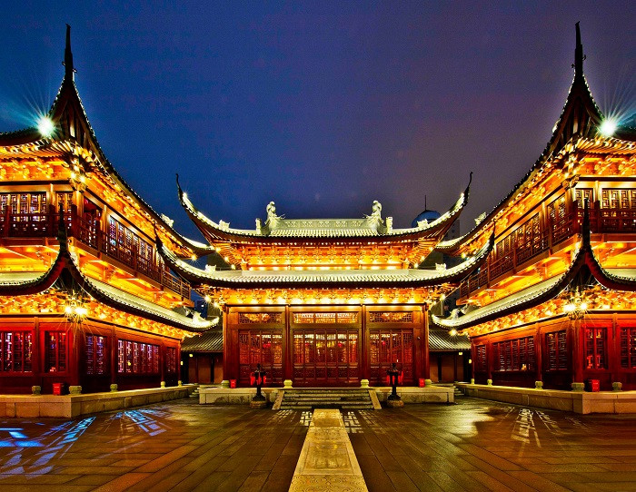 Cầu thang Chùa Phật Ngọc