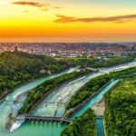 Đô Giang Yển nhìn từ trên cao