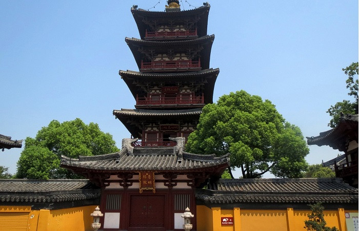 Khuôn viên yên tĩnh chùa Hàn Sơn