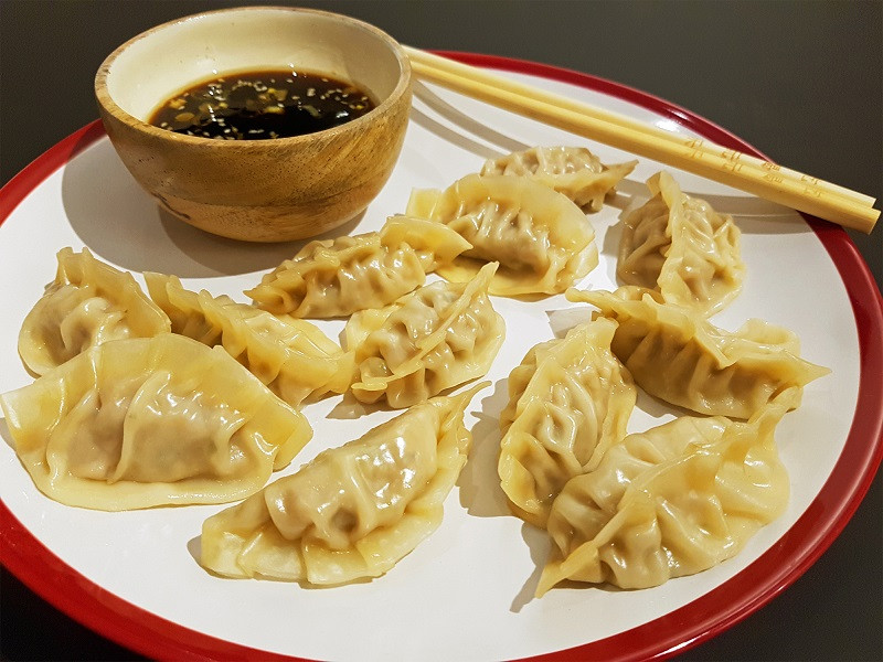 Món Jiaozi chiên vàng hấp dẫn