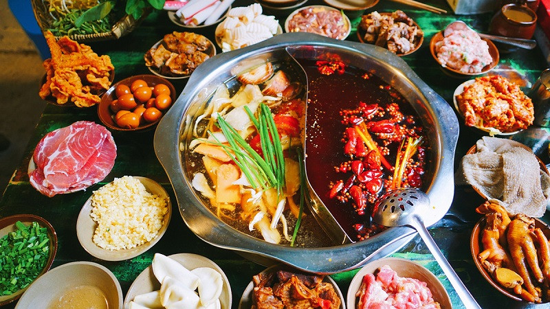 Nồi lẩu nghi ngút khói