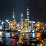 Toàn cảnh thành phố Thượng Hải về đêm với ánh đèn lung linh huyền ảo