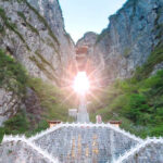 Khám phá Thiên Môn Sơn: Vẻ đẹp hùng vĩ của Trung Quốc