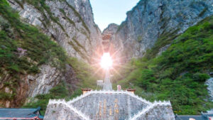 Khám phá Thiên Môn Sơn: Vẻ đẹp hùng vĩ của Trung Quốc