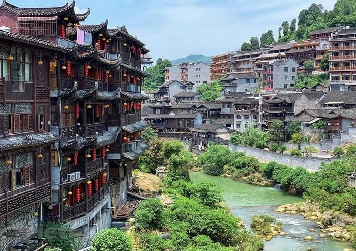 Khám Phá Trấn Cổ Phù Dung – Thiên Đàng Trên Núi Sùng Sơn