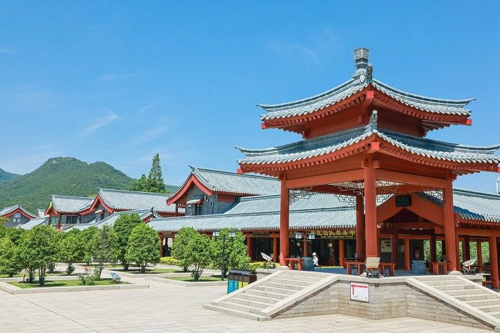 Cảnh quan thanh bình và yên tĩnh tại Tung Sơn, mang đến cảm giác thư thái cho du khách.